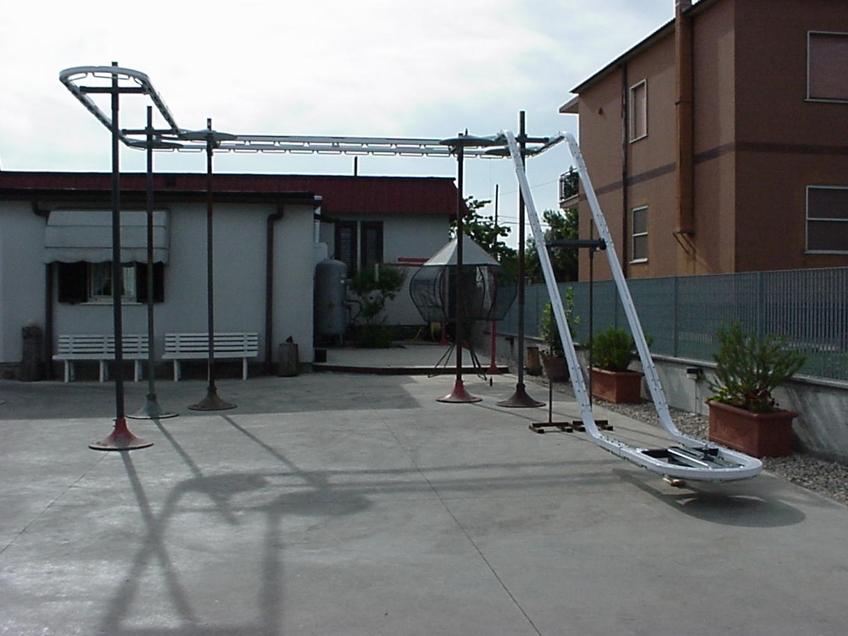 UPWARD CONVEYOR